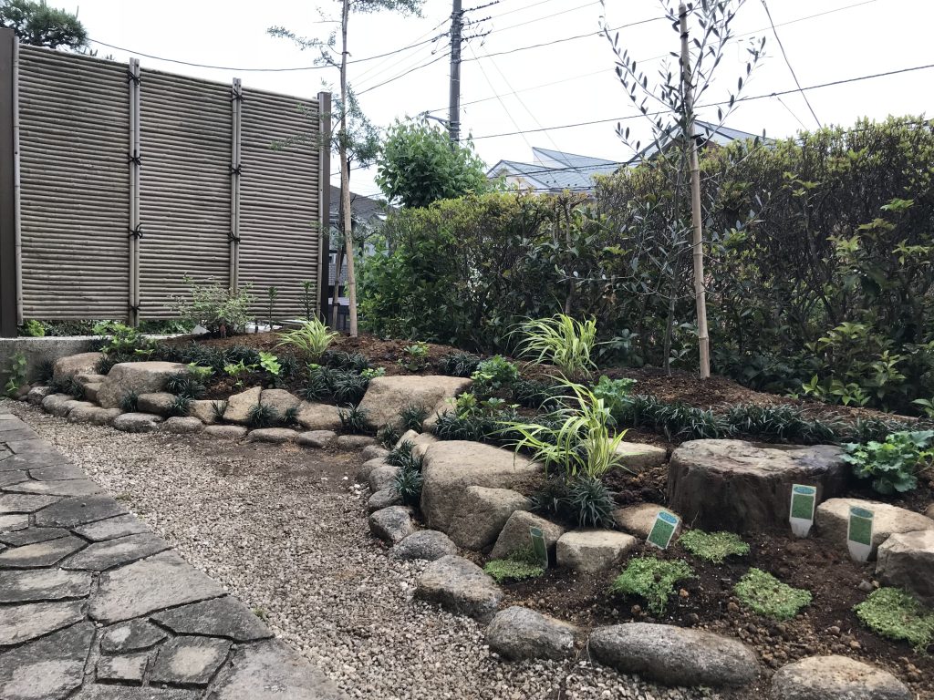 お客様の要望を叶える花壇 – 横浜市泉区